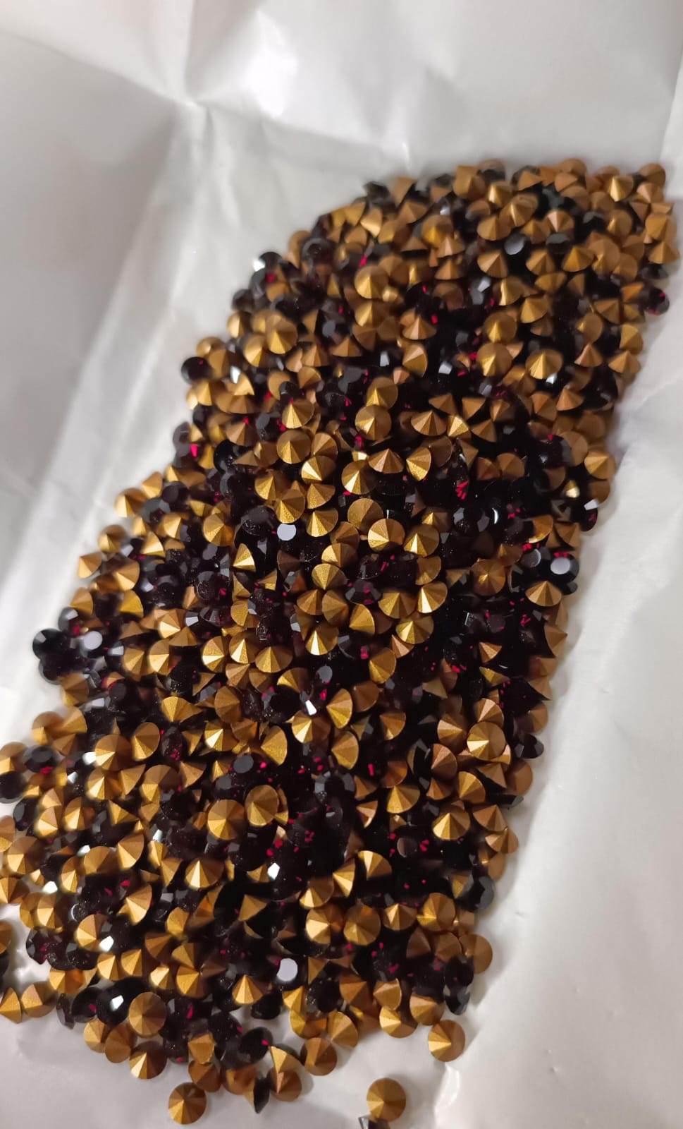 Swarovski® Chaton Vintage Garnet Gold Foiled SS18