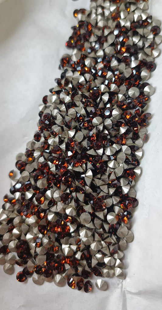 Swarovski® Chaton Vintage Smoked Topaz Silver Foiled SS18