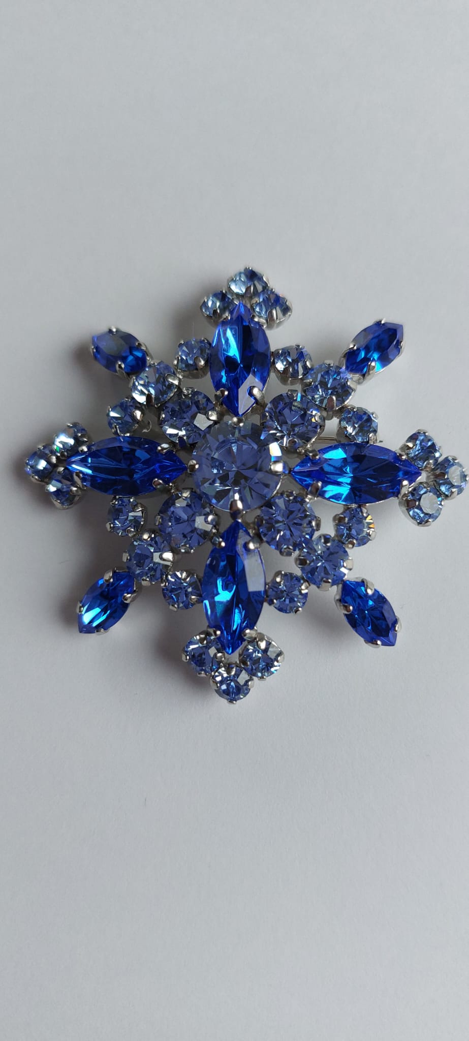 8012 Vintage Broschen mit Swarovski Kristallen 50mm