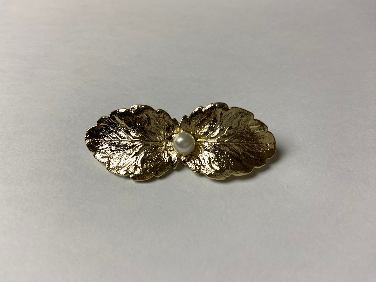 8106 Vintage Brosche mit Swarovski Perlen 20x52mm