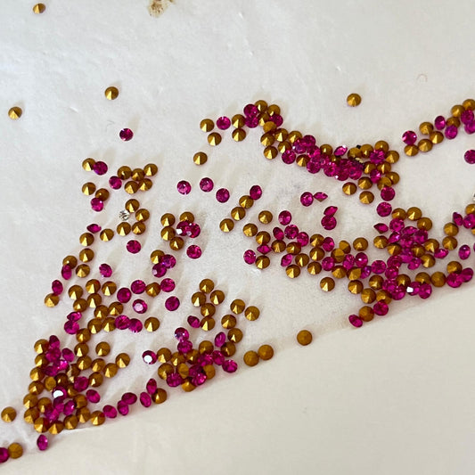 Swarovski® Chaton Vintage Fuchsia Gold Foiled PP11