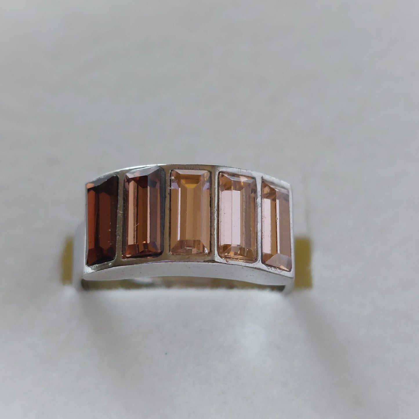 9806 Vintage Ring made with Swarovski Kristallen 15x10mm