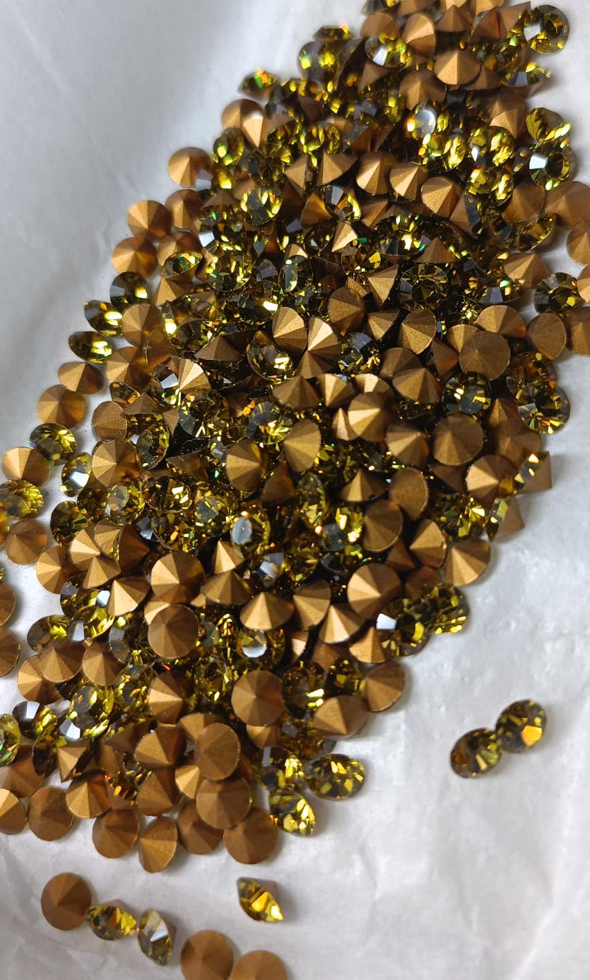 Swarovski® Chaton Vintage Lime Gold Foiled SS24