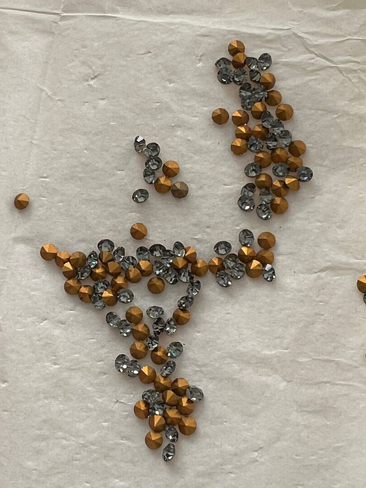 Swarovski® Chaton Vintage Black Diamond Gold Foiled PP24