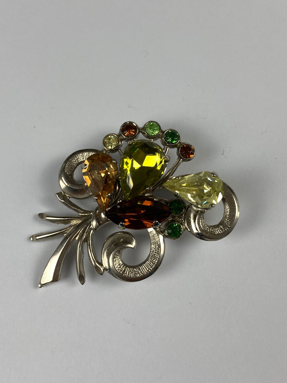 8252 Vintage Mitte des Jahrhunderts Moderne Blumenbrosche 48,5x40mm