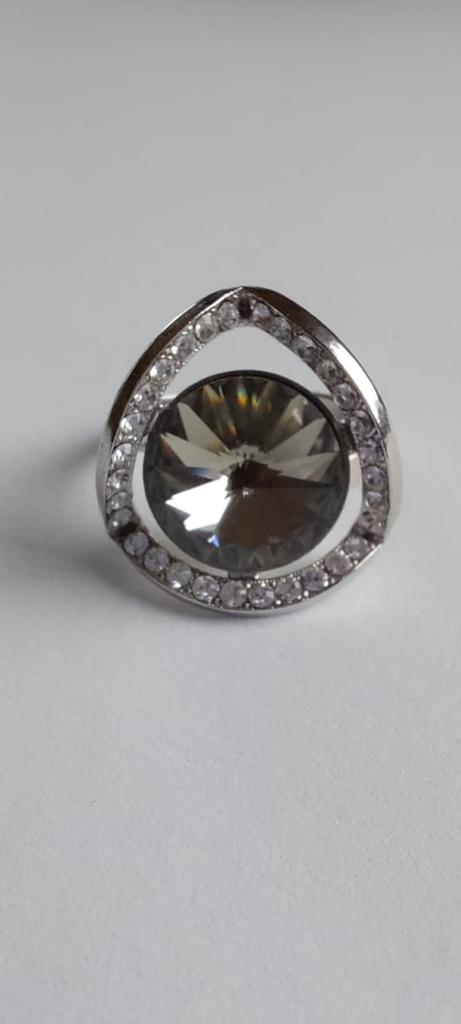 9988 Vintage Ring made with Swarovski Kristallen 25mm