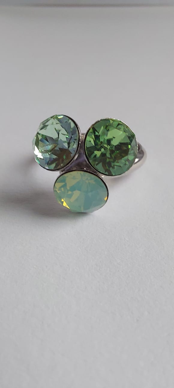9887 Vintage Ring made with Swarovski Kristallen 15mm