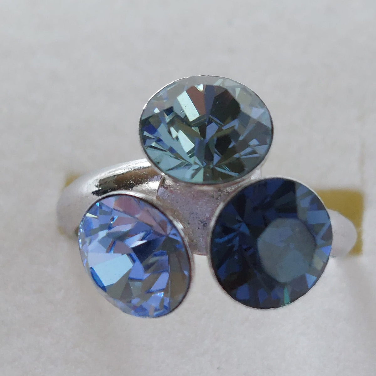 9830 Vintage Ring made with Swarovski Kristallen 15mm