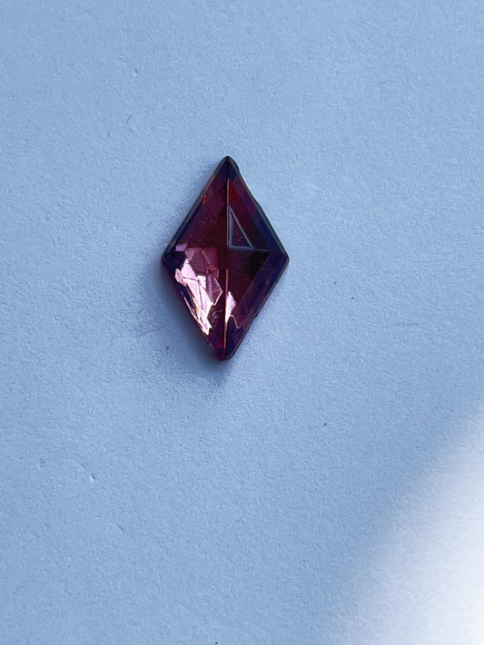 1056 Vintage Kunststoff Kite Flatback 16mm