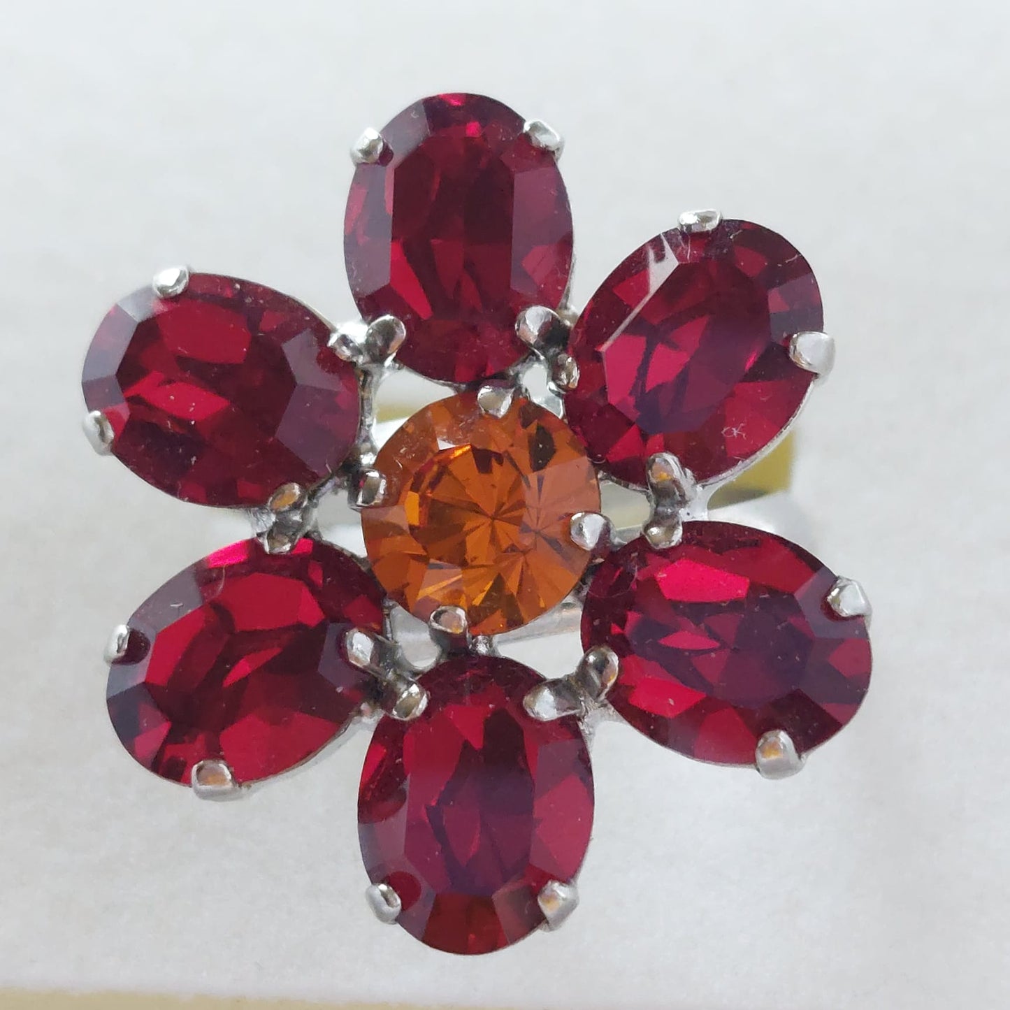 9825 Vintage Ring made with Swarovski Kristallen 28mm