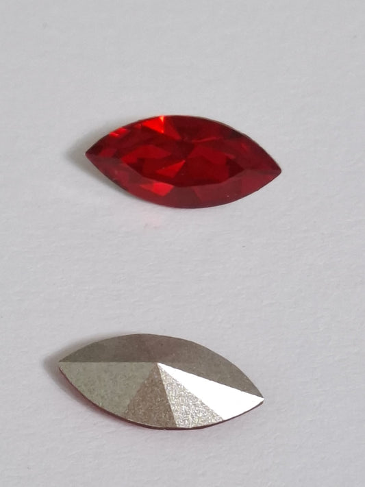 Swarovski® Fancy Navette Light Siam 15x7mm