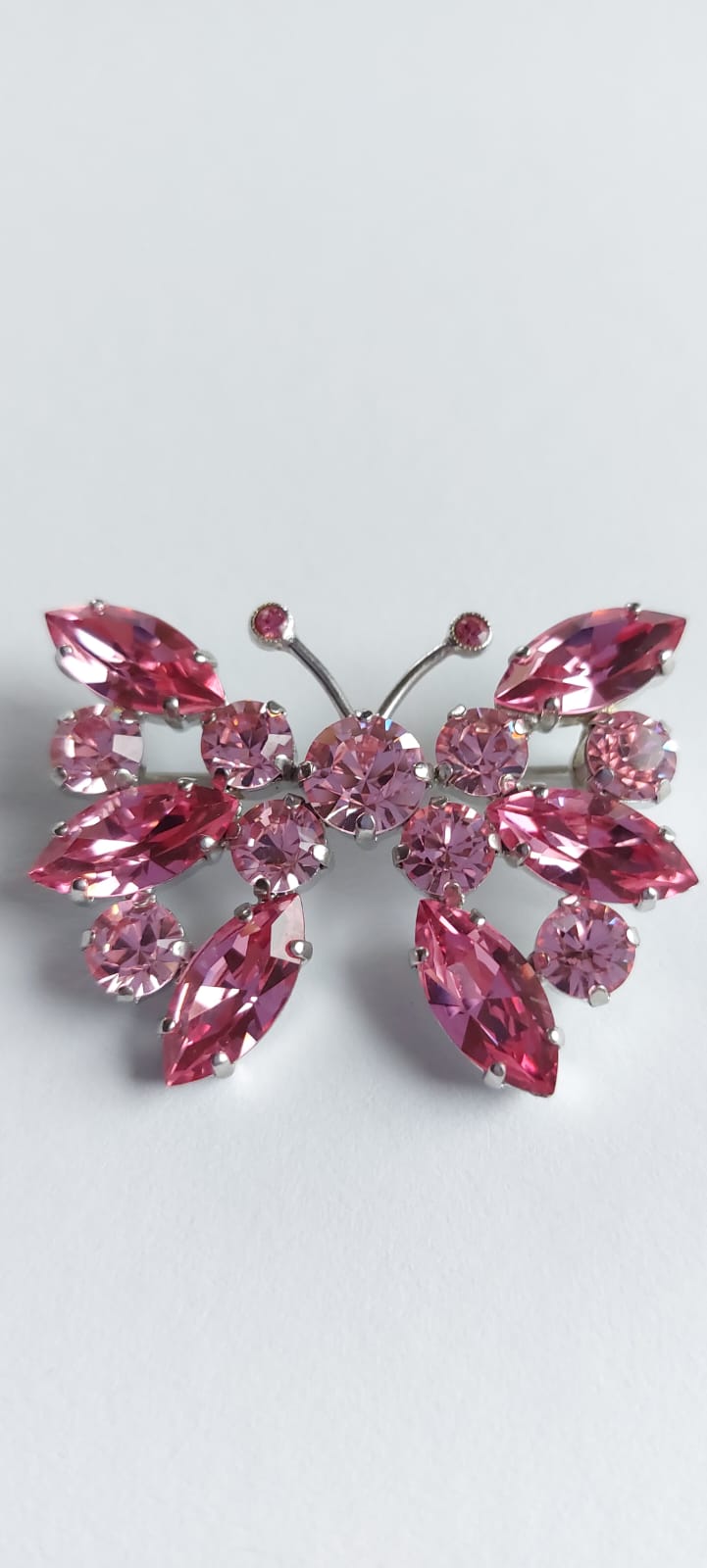 8973 Vintage Butterfly Brosche made with Swarovski Kristallen 45×35mm