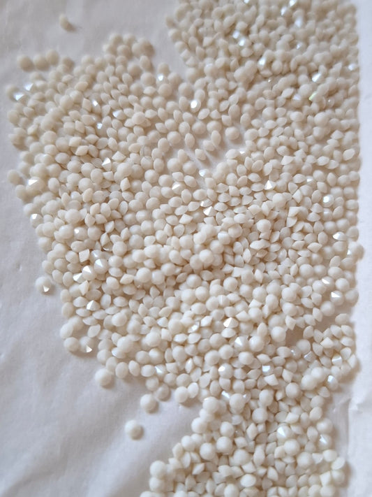 Swarovski® Chaton Vintage Ivory Unfoiled PP13