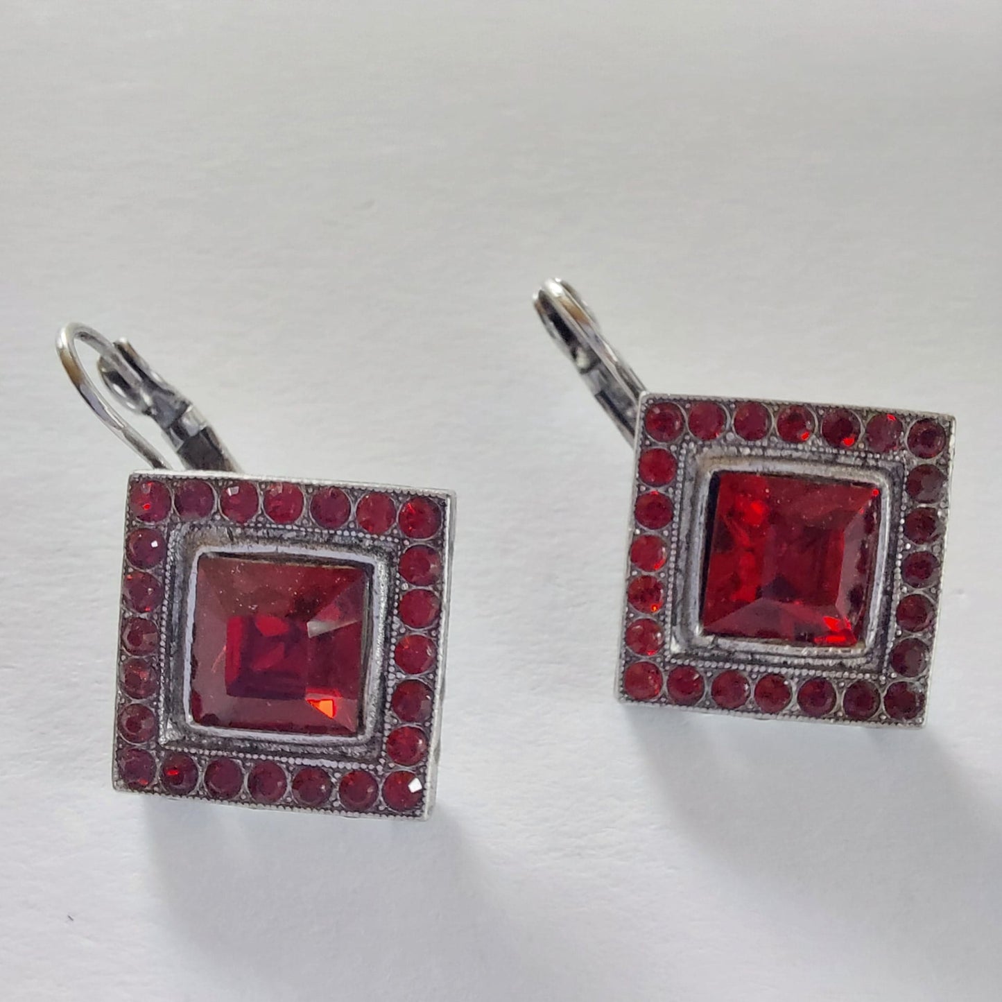 3561 Vintage Ohrringe mit Swarovski Kristallen 30mm