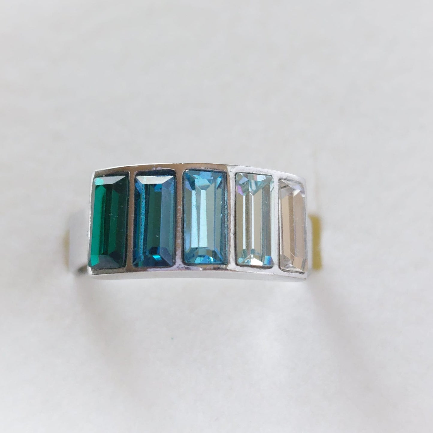 9804 Vintage Ring made with Swarovski Kristallen 15x10mm