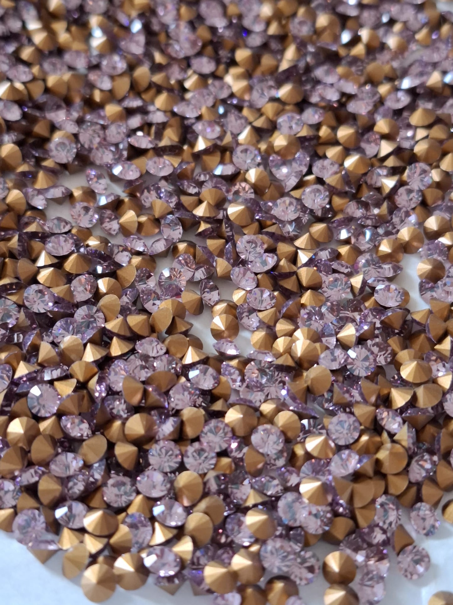 Swarovski® Chaton Vintage Light Amethyst Gold Foiled SS18