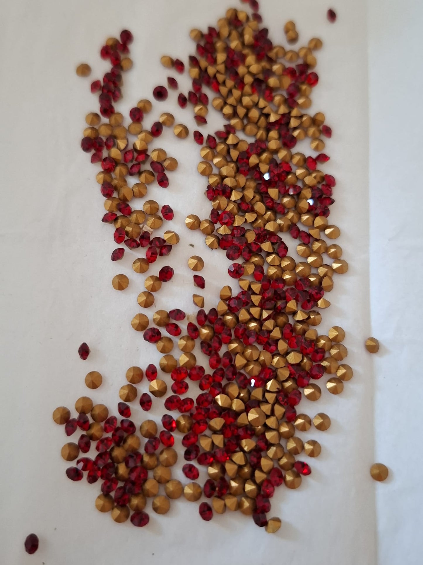 Swarovski® Chaton Vintage Siam Gold Foiled PP23