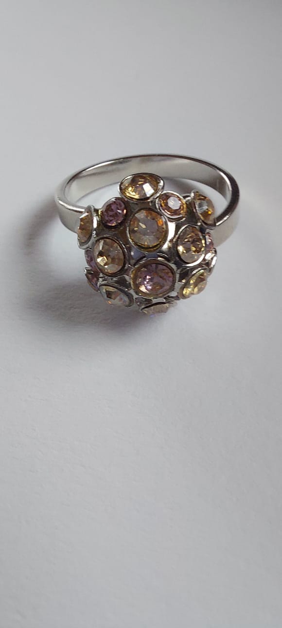 9896 Vintage Ring made with Swarovski Kristallen 12mm