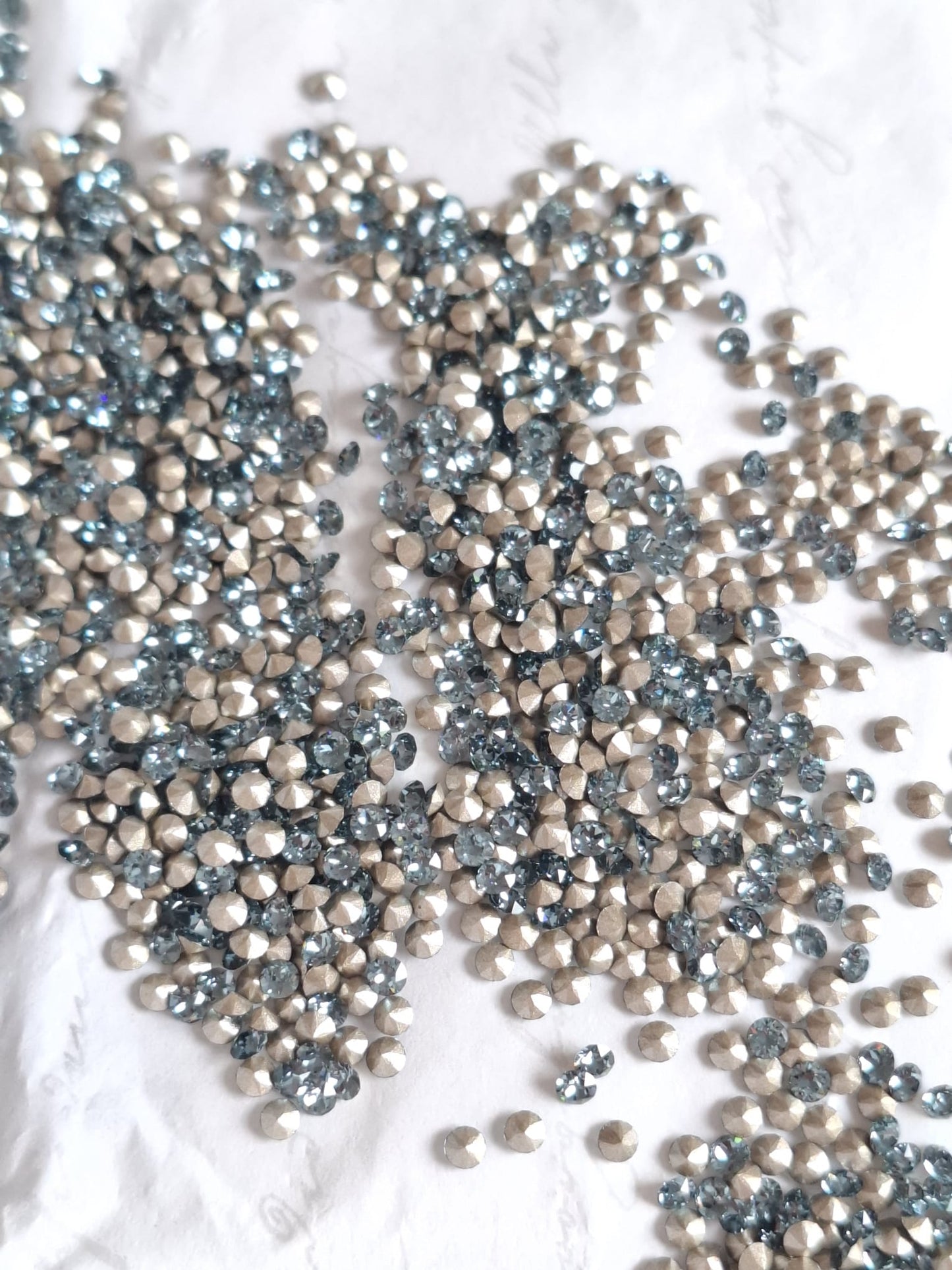 Swarovski® Chaton Indian Sapphire PP18