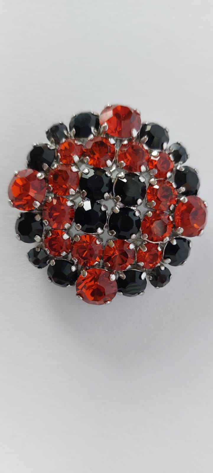 8985 Vintage Brosche made mit Swarovski Kristallen 40mm