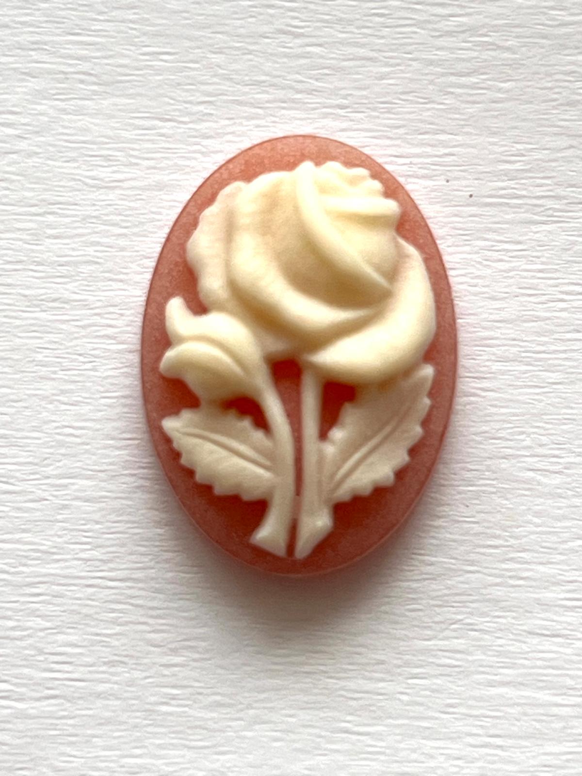 5657 Vintage Rosa Rosen Camee Cabochon 18mm