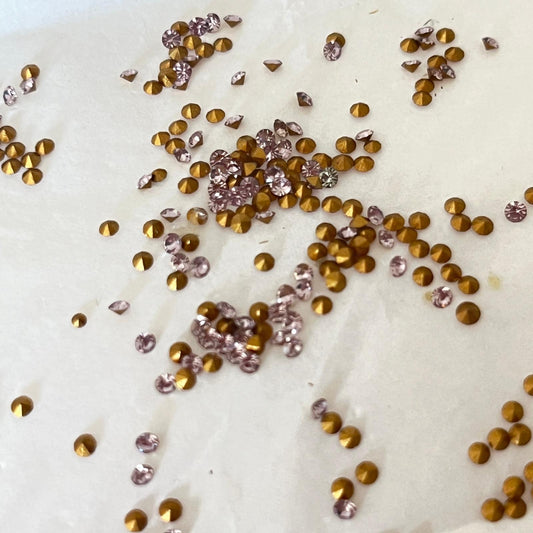 Swarovski® Chaton Vintage Light Amethyst Gold Foiled PP11