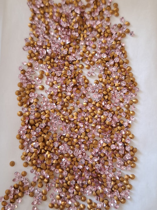 Swarovski® Chaton Vintage Light Rose Gold Foiled PP17