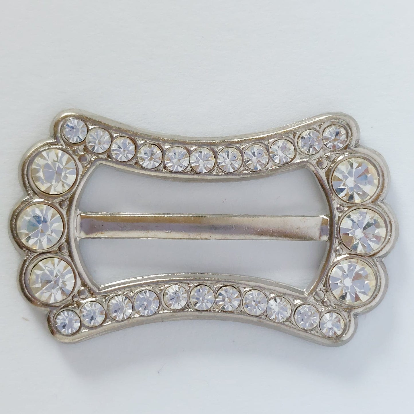 2047 Silberne Gürtelschnalle mit Swarovski Kristallen 50x30mm