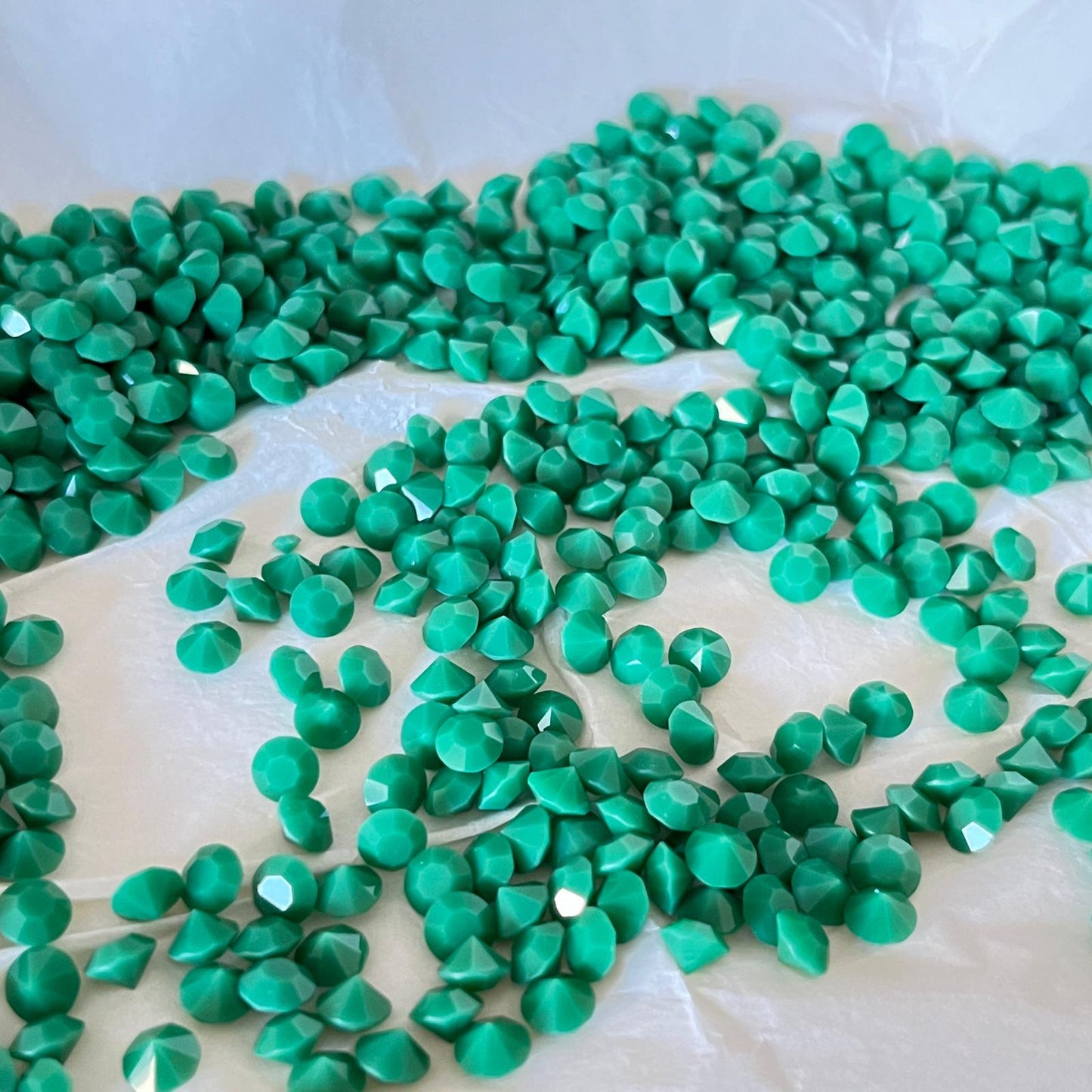 Swarovski® Chaton Vintage Apple Green Unfoiled SS24