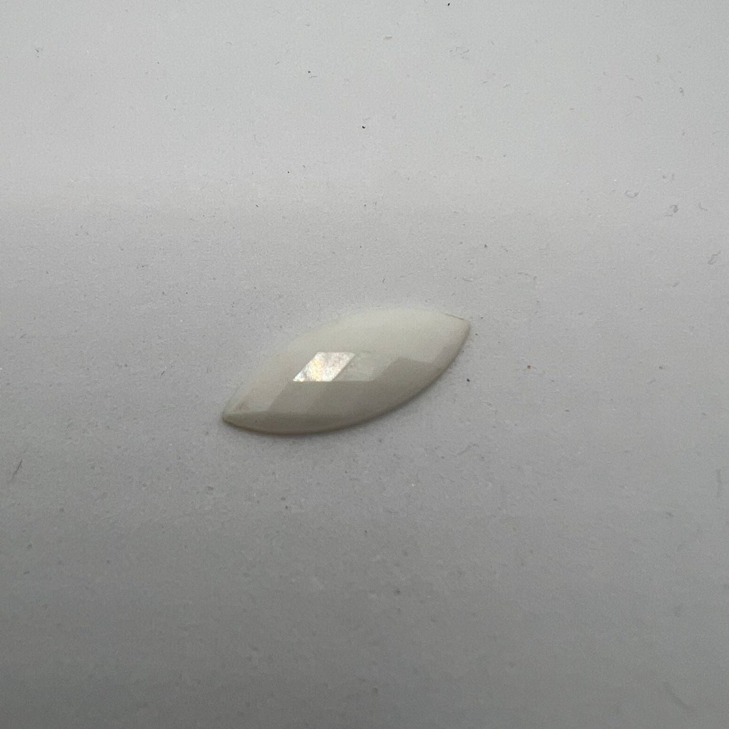 1130 Vintage Kunststoff Navette Cabochon 24mm