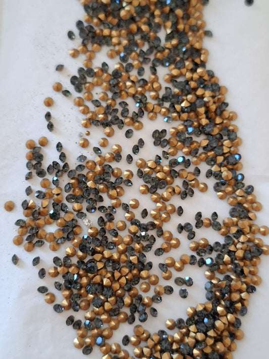 Swarovski® Chaton Vintage Morion Gold Foiled PP17