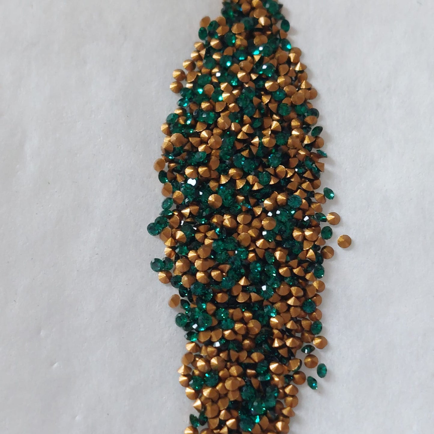 Swarovski® Chaton Vintage Emerald Gold Foiled PP7