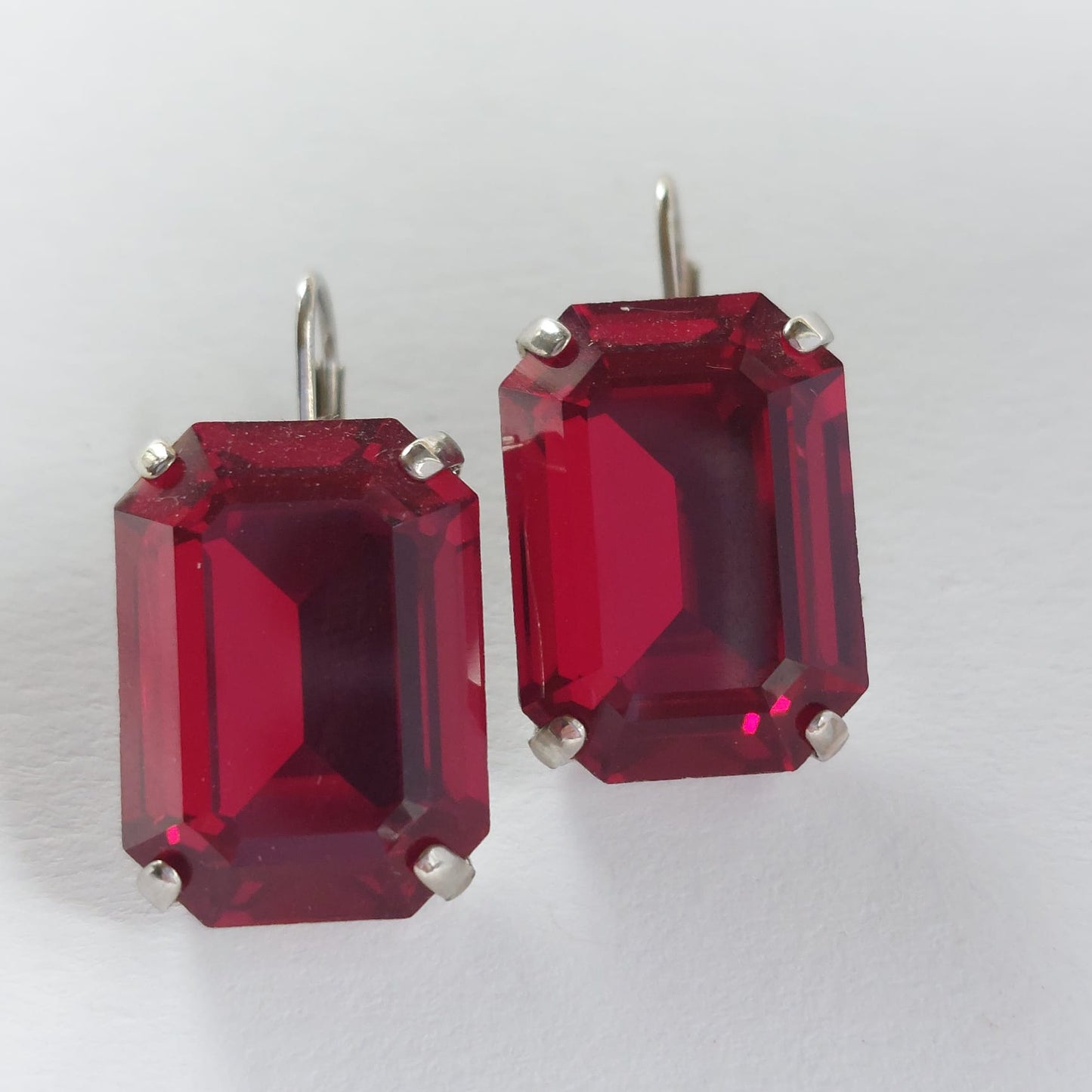 3699 Vintage Ohrringe mit Swarovski Kristallen 17x12mm