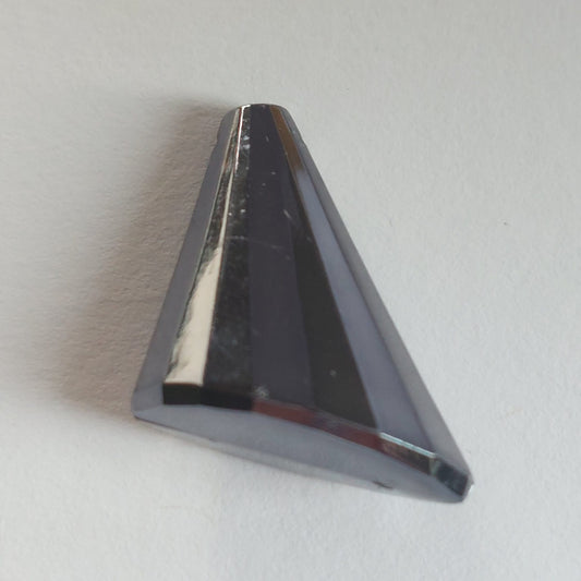 5503 Vintage Jet Hematite Angular Cone Anhänger 24mm