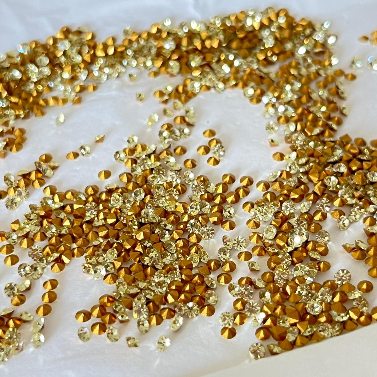 Swarovski® Chaton Vintage Jonquil Gold Foiled PP15