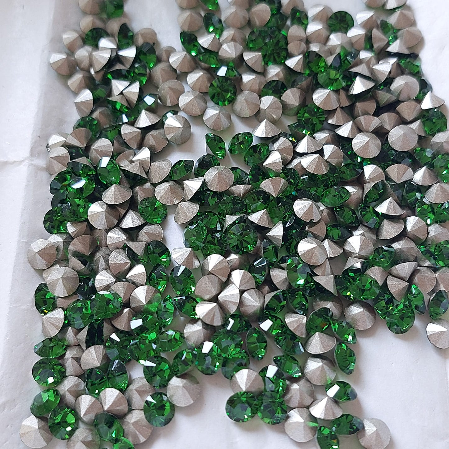 Swarovski® Chaton Fern Green SS24