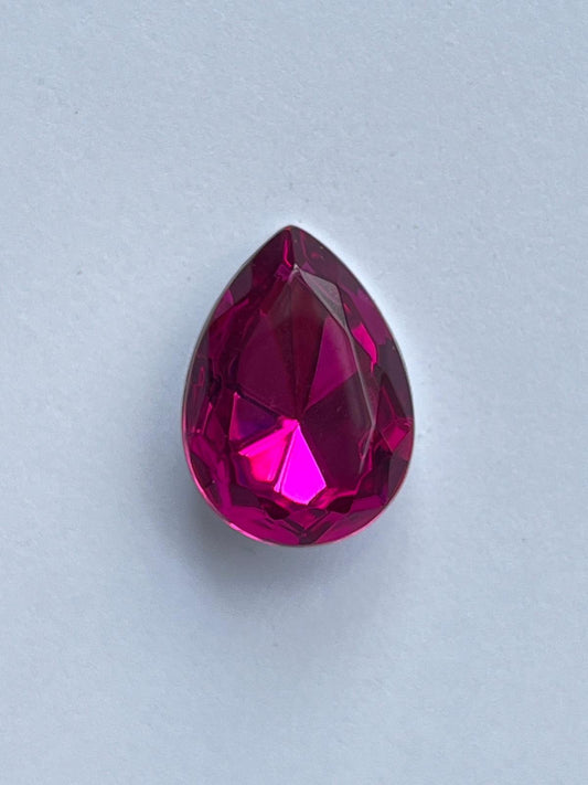 1034 Vintage Kunststoff Tropfen Crystal Cut 16mm