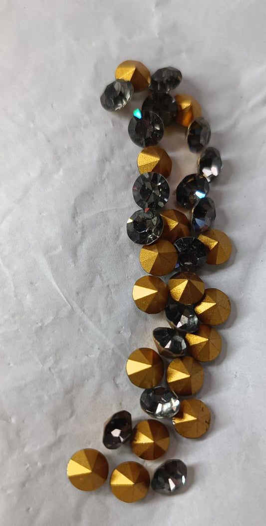 Swarovski® Chaton Black Diamond Gold Foiled SS29