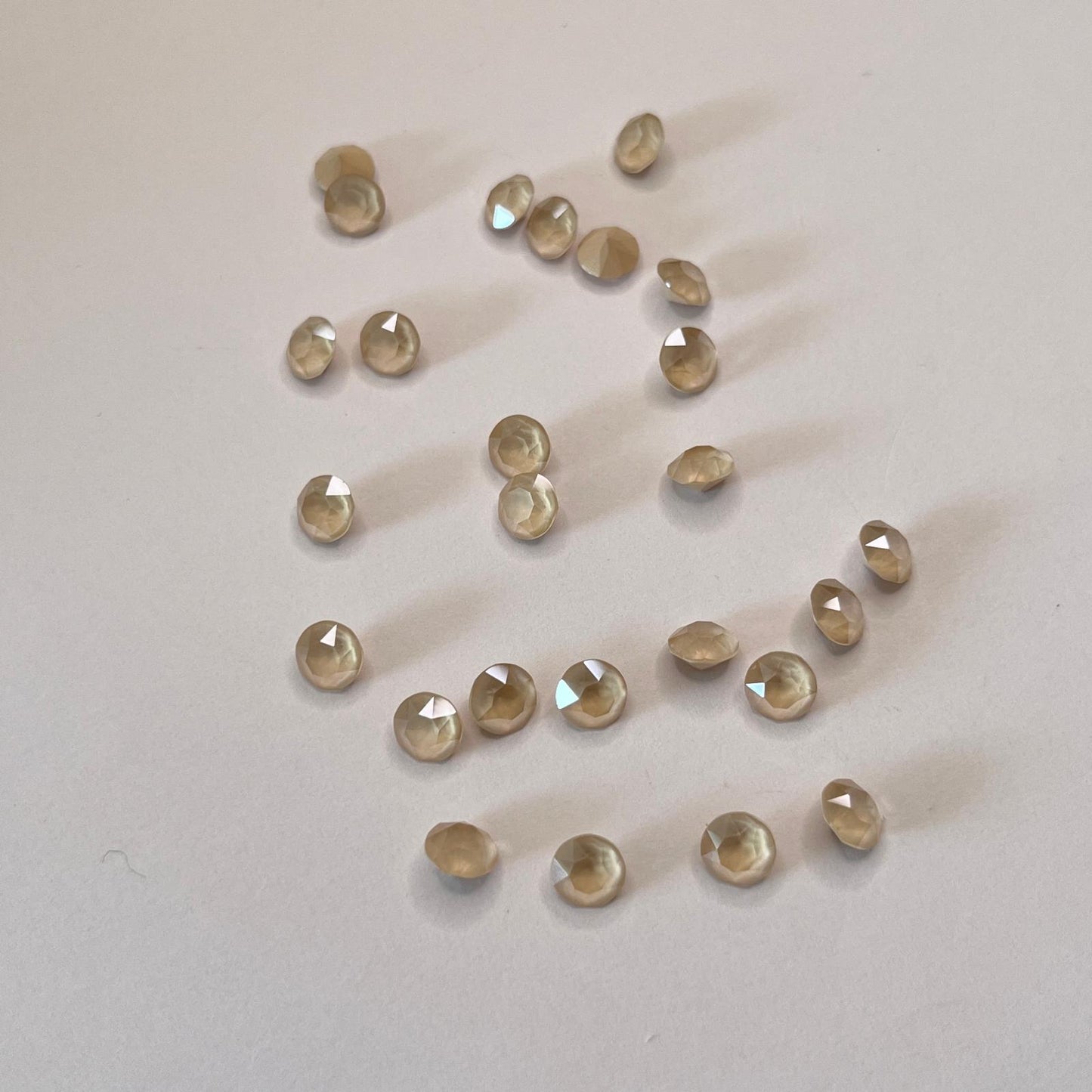 Swarovski® Chaton Ivory Cream SS29