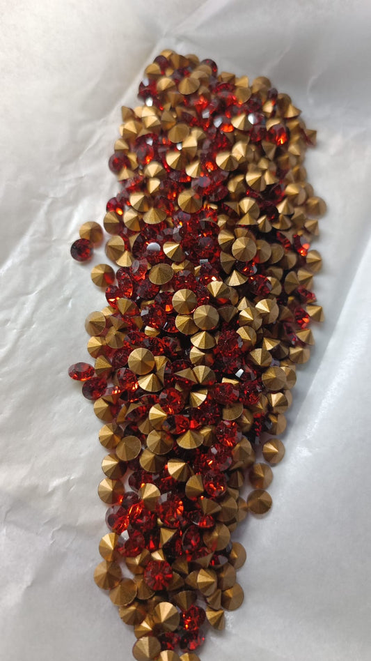 Swarovski® Chaton Vintage Indian Red Gold Foiled SS24