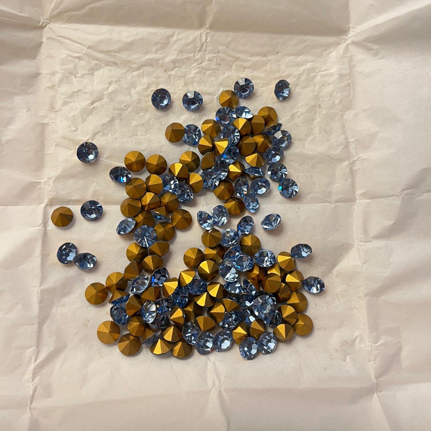 Swarovski® Chaton Vintage Light Sapphire Gold Foiled SS39