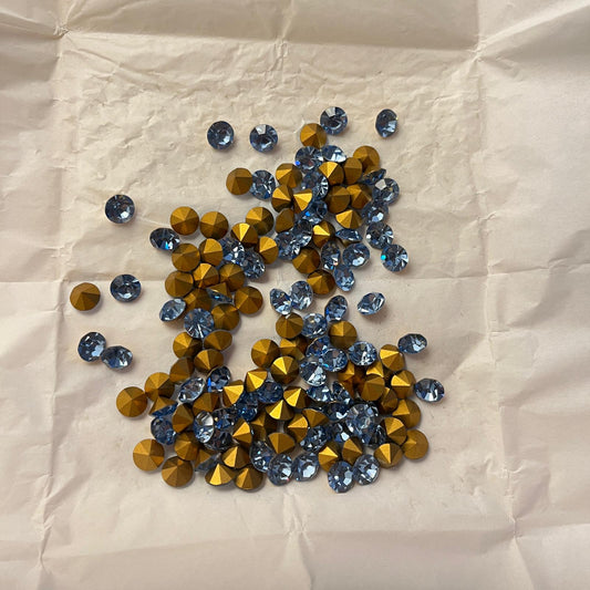 Swarovski® Chaton Vintage Light Sapphire Gold Foiled SS39