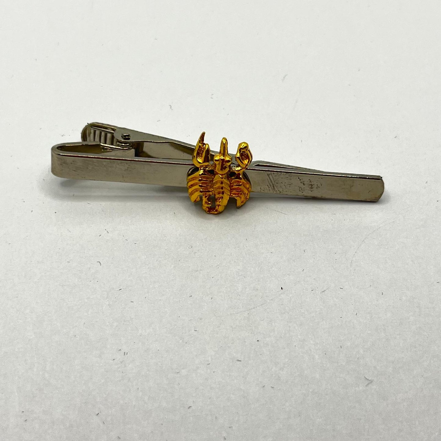 5891 Vintage Kravattenklammer Sternzeichen Skorpion 60mm