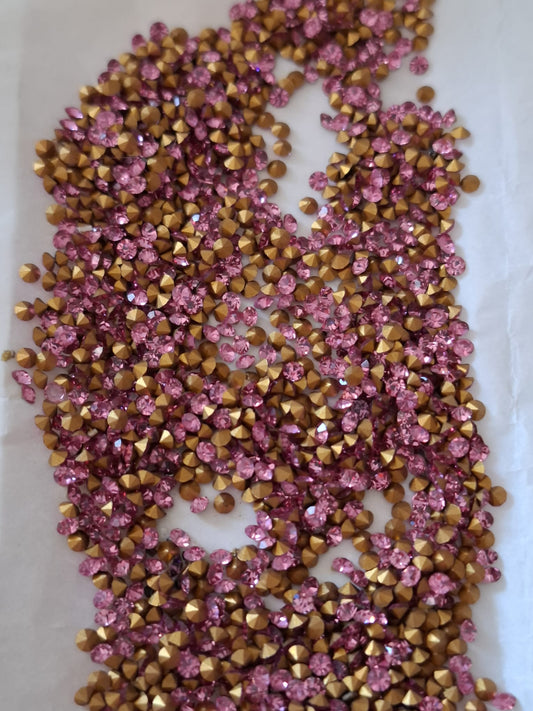 Swarovski® Chaton Vintage Rose Gold Foiled PP17