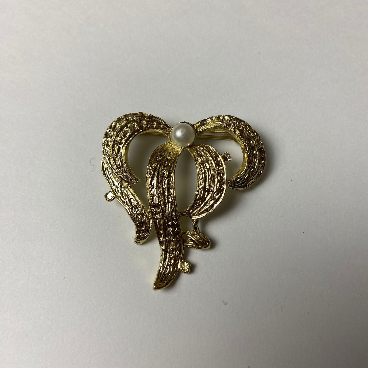 8109 Vintage Brosche mit Swarovski Perlen 42,2x43,3mm