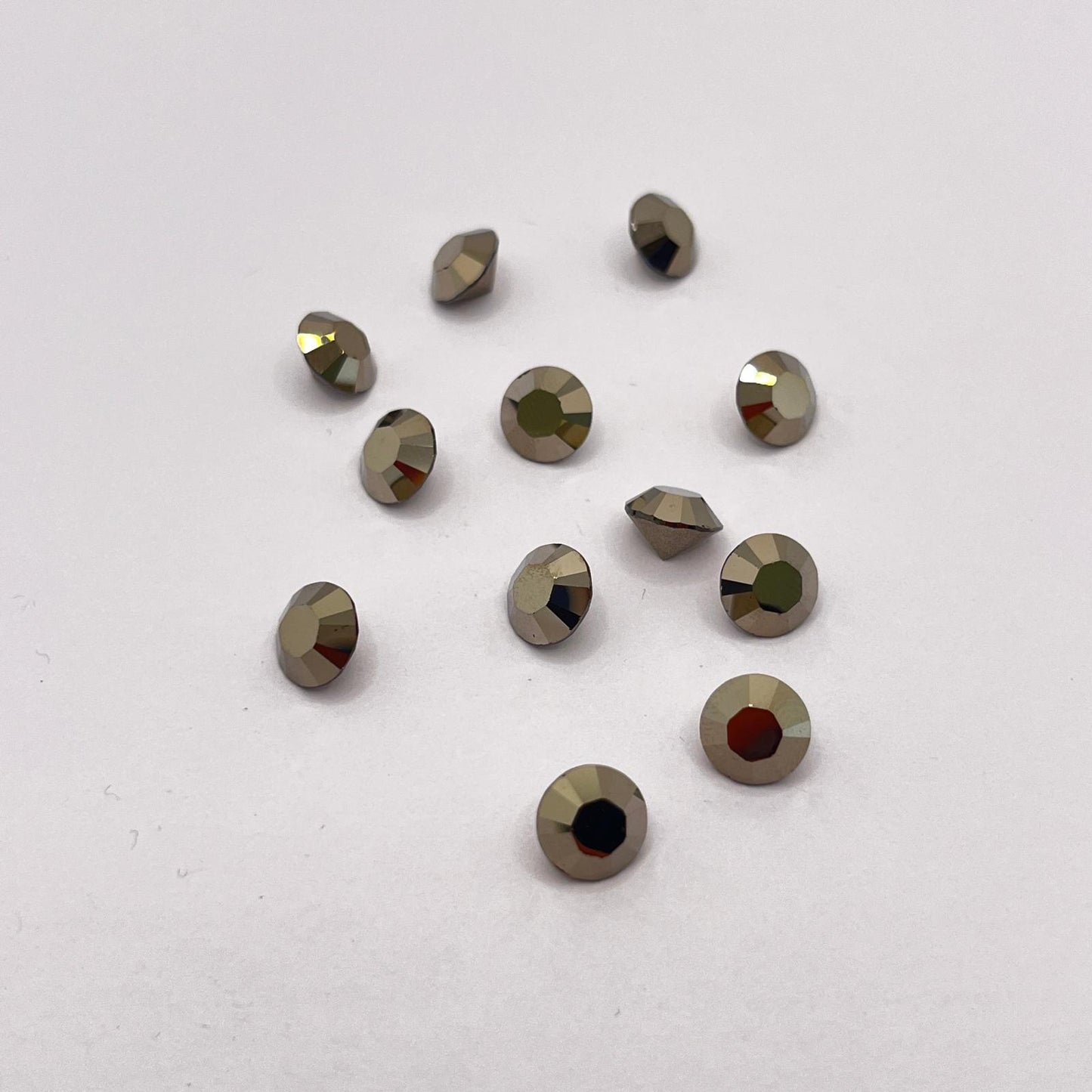 Swarovski® Chaton Metallic Light Gold SS39
