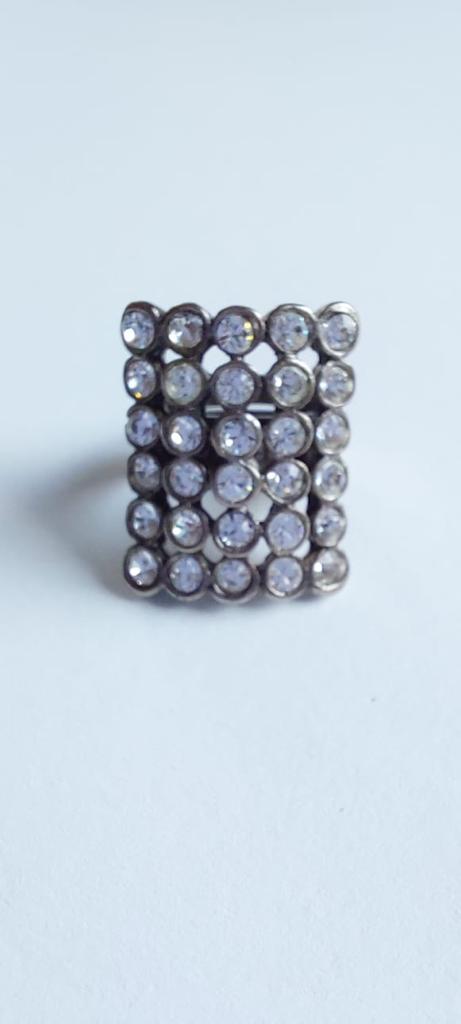 9952 Vintage Ring made with Swarovski Kristallen 25x20mm