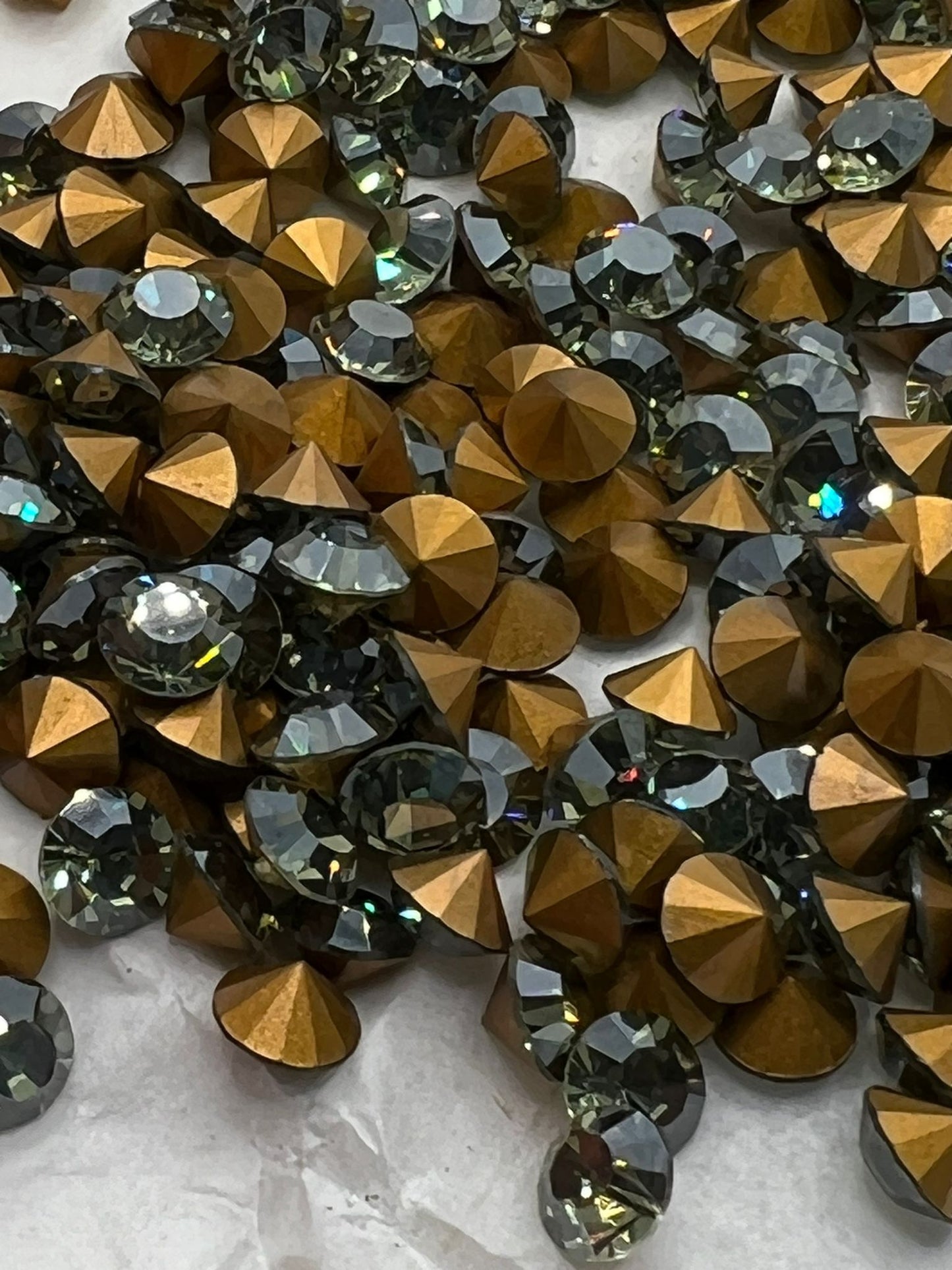 Swarovski® Chaton Vintage Chrysolite Gold Foiled SS29