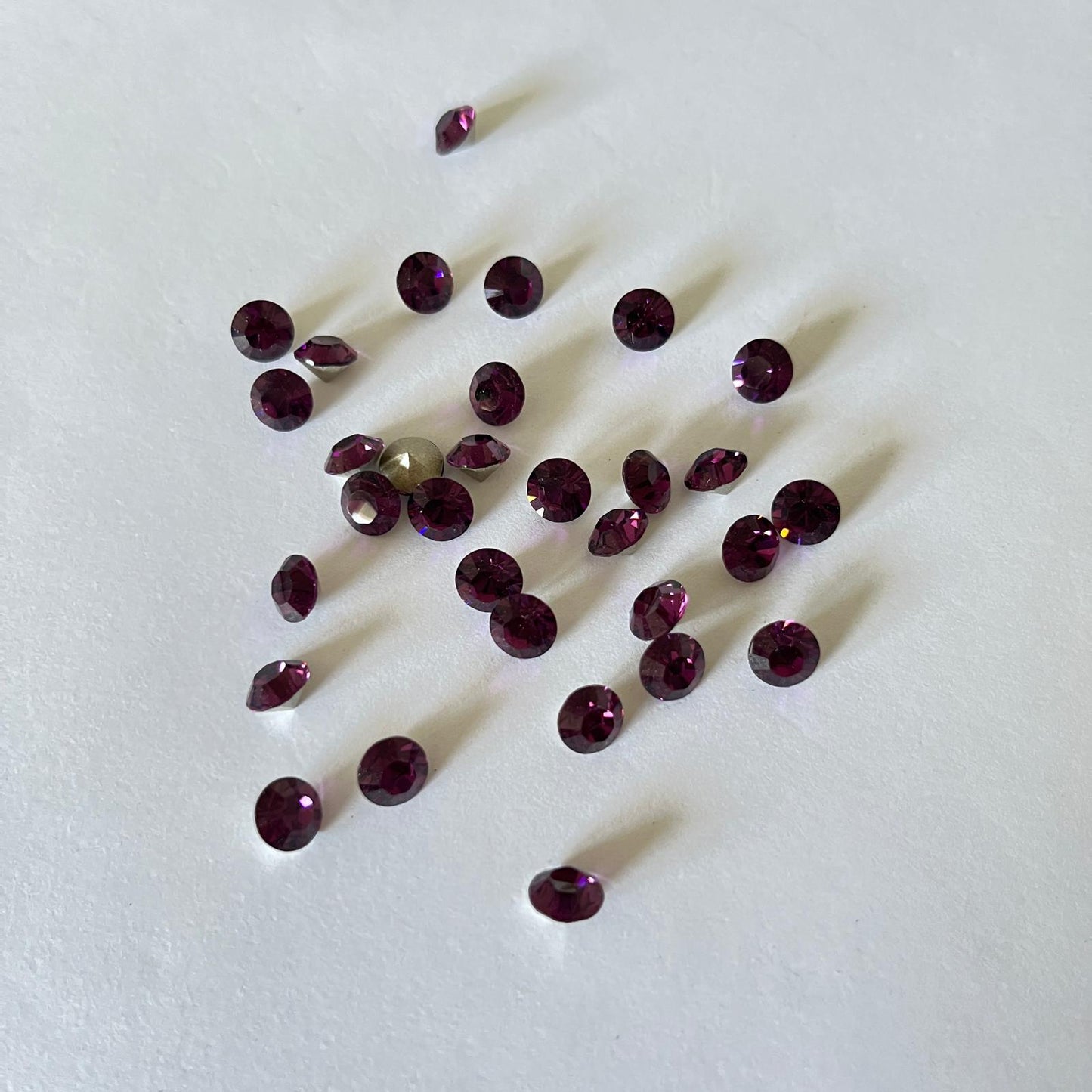 Swarovski® Chaton Amethyst SS30