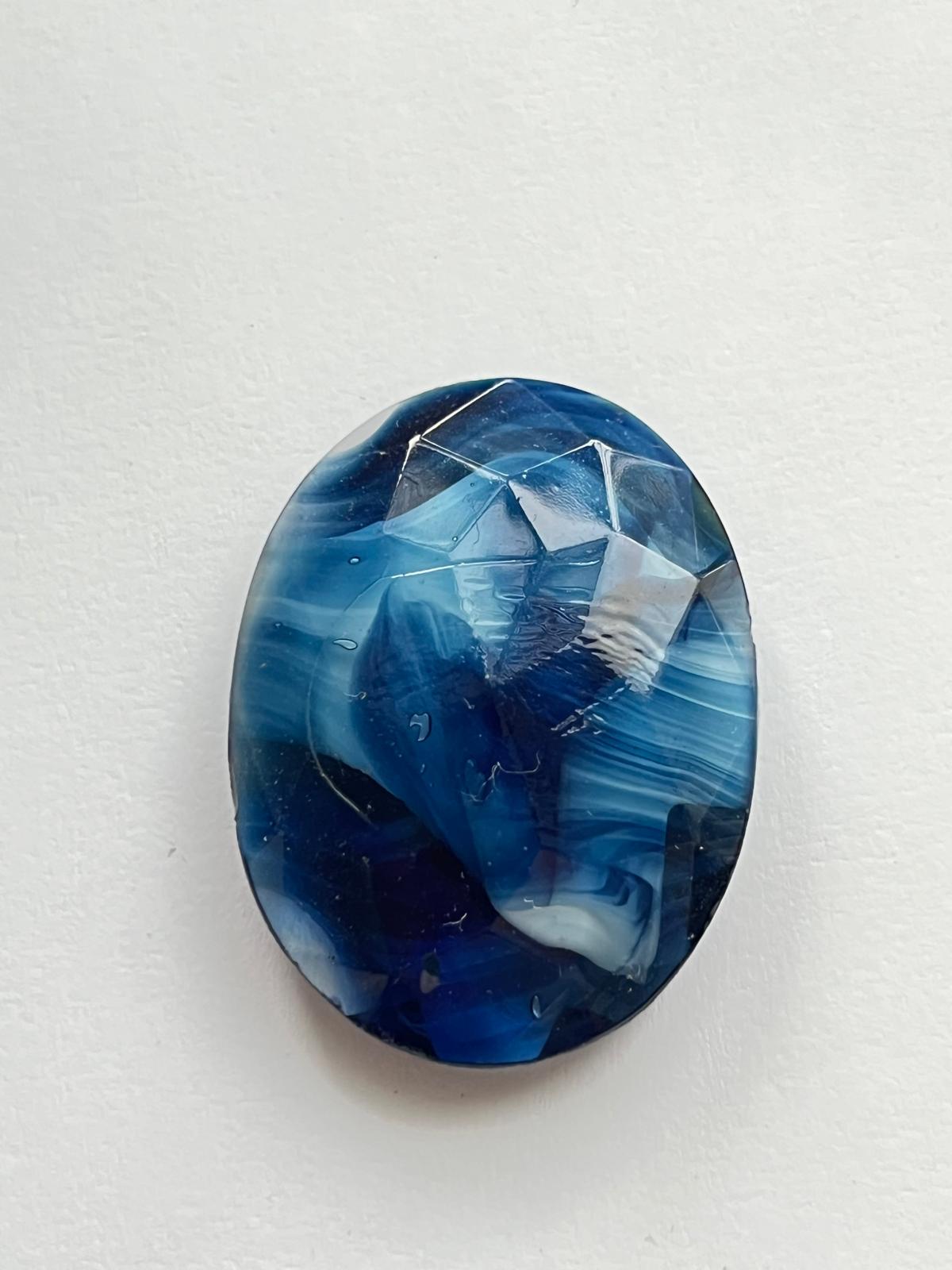 1065 Vintage Kunstmarmor Crystal Cut Oval 40mm